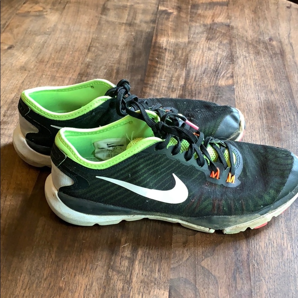 Nike fly wire running shoes black with neon